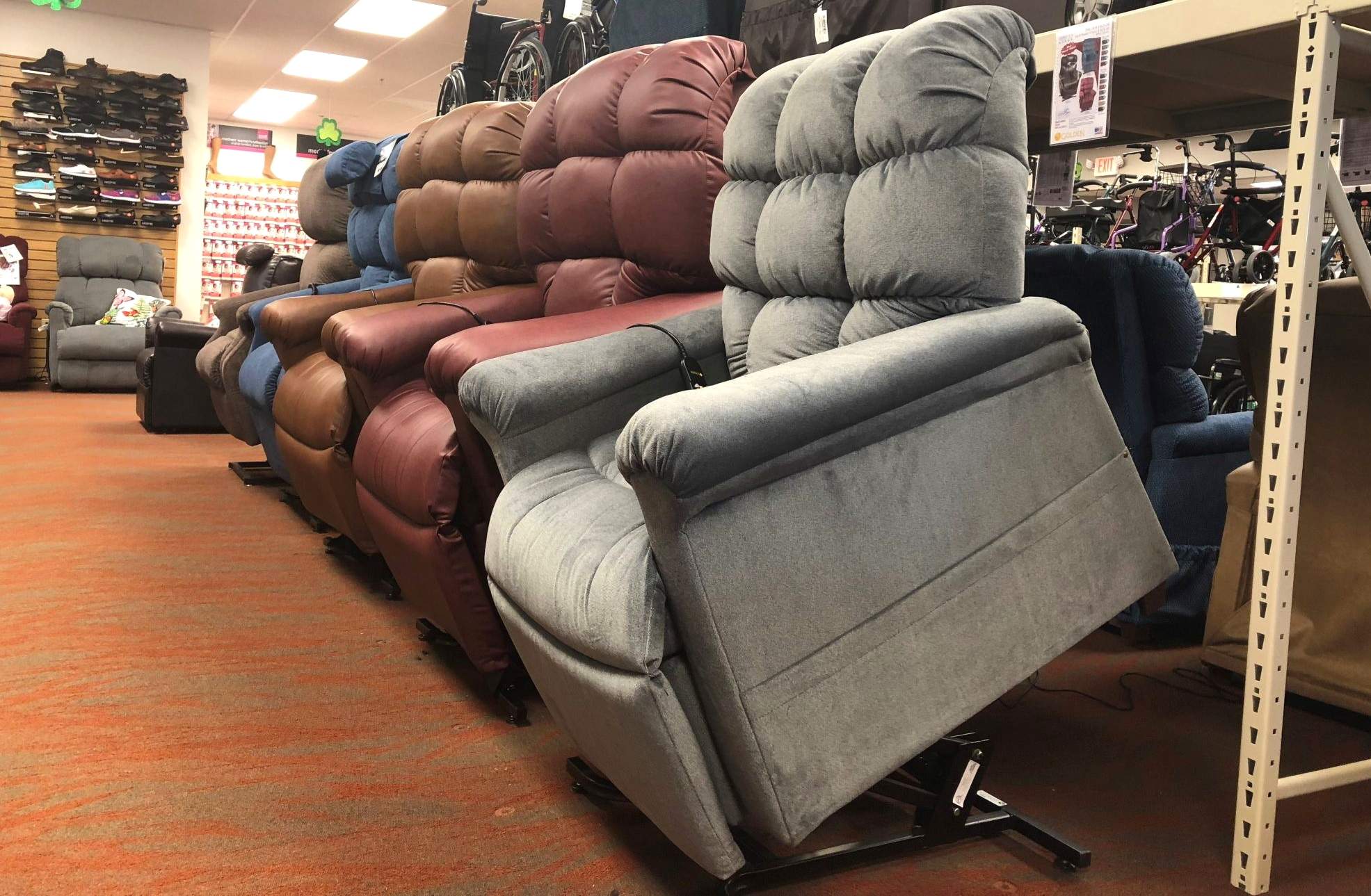 8 Best HeavyDuty Recliners (Fall 2024) Which One to Buy?