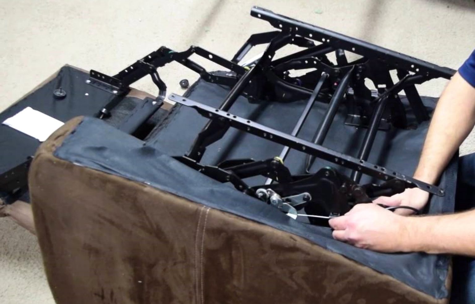 How to Fix a Recliner that Won't Close Easy Solutions