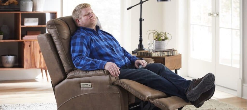 8 Best Recliners for Big Men – The Sturdiest and Most Comfortable Picks