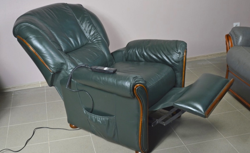 Power Recliners vs. Manual Recliners: What's the Difference?