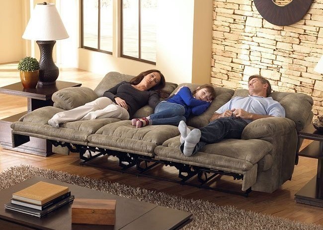 7 Best Reclining Sofas - Perfect for Lounging with Family and Friends!