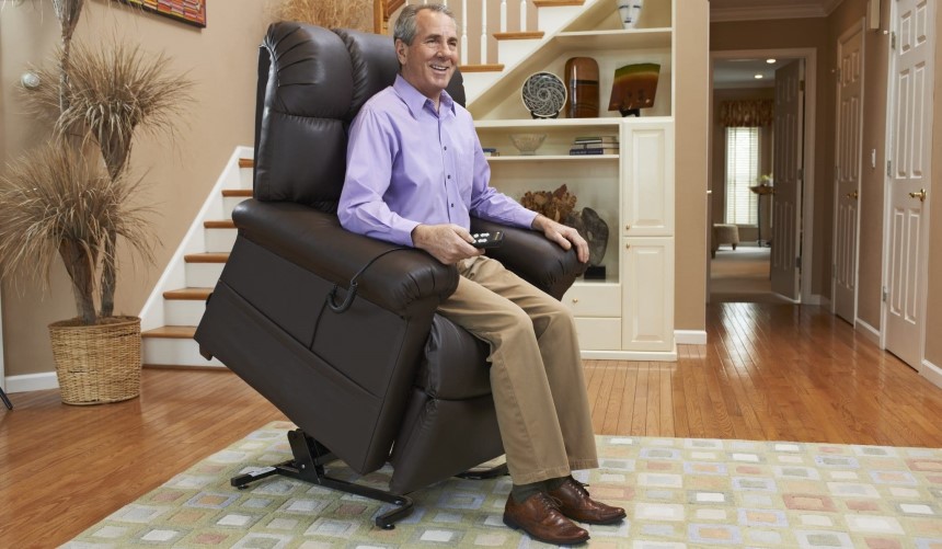 11 Best Recliners for Elderly to Offer You Health Benefits and Luxurious Comfort